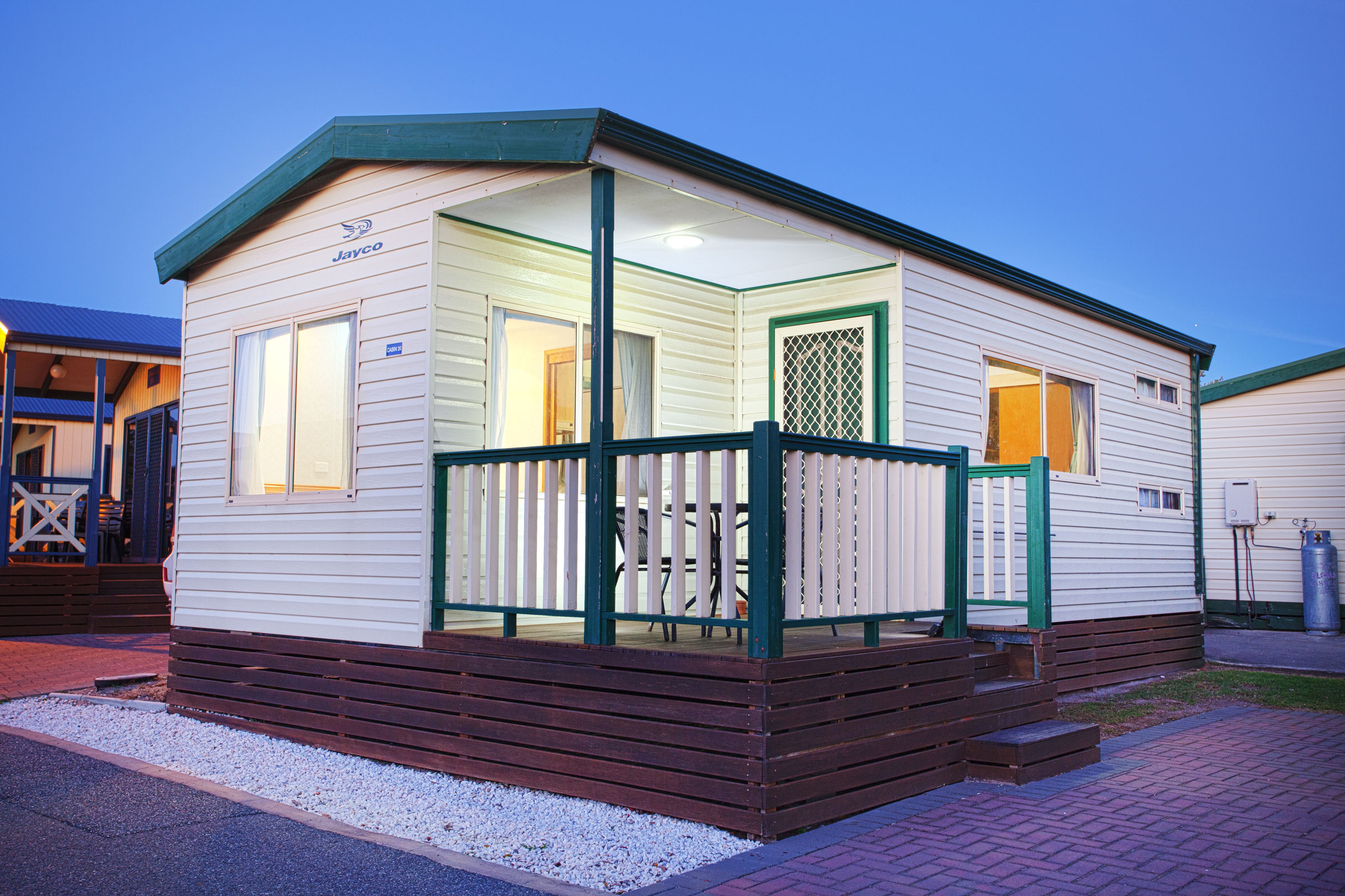 Standard 2 Bedroom Cabin - Sleeps 6 - Pet Friendly | Discovery Parks ...