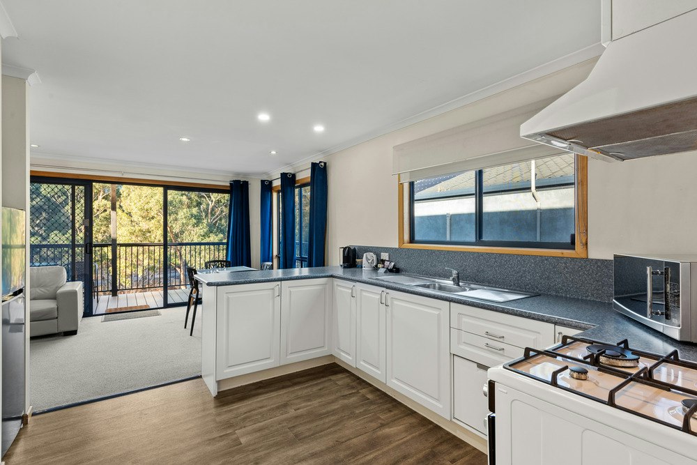 Deluxe 2 Bedroom Cabin - Sleeps 4 | Discovery Parks - Hobart Caravan ...