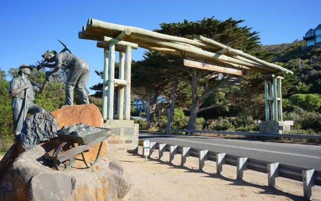 great-ocean-road-guide-memorial-arch