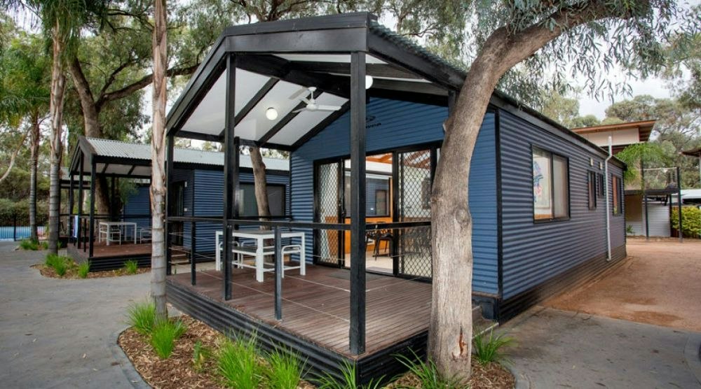 Superior 2 Bedroom Poolside Cabin - Sleeps 6 | Discovery Parks ...