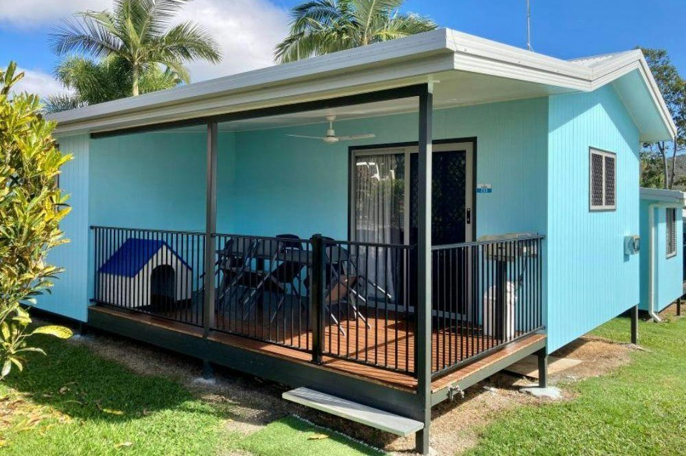 Superior 2 Bedroom Poolside Cabin - Sleeps 6 | Discovery Parks - Lake ...