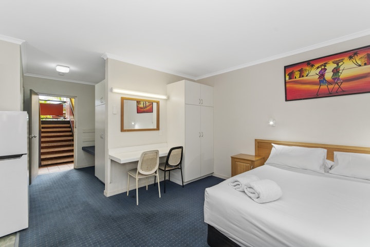 Discovery Parks Townsville Standard Motel Room Full Kitchen Desk Area ?auto=format&fit=crop&w=860&h=480