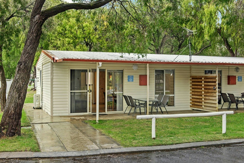 Standard 2 Bedroom Cabin - Sleeps 6 | Discovery Parks - Busselton ...