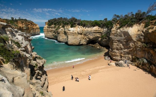 great-ocean-road-guide-loch-ard-gorge-VisitVictoria