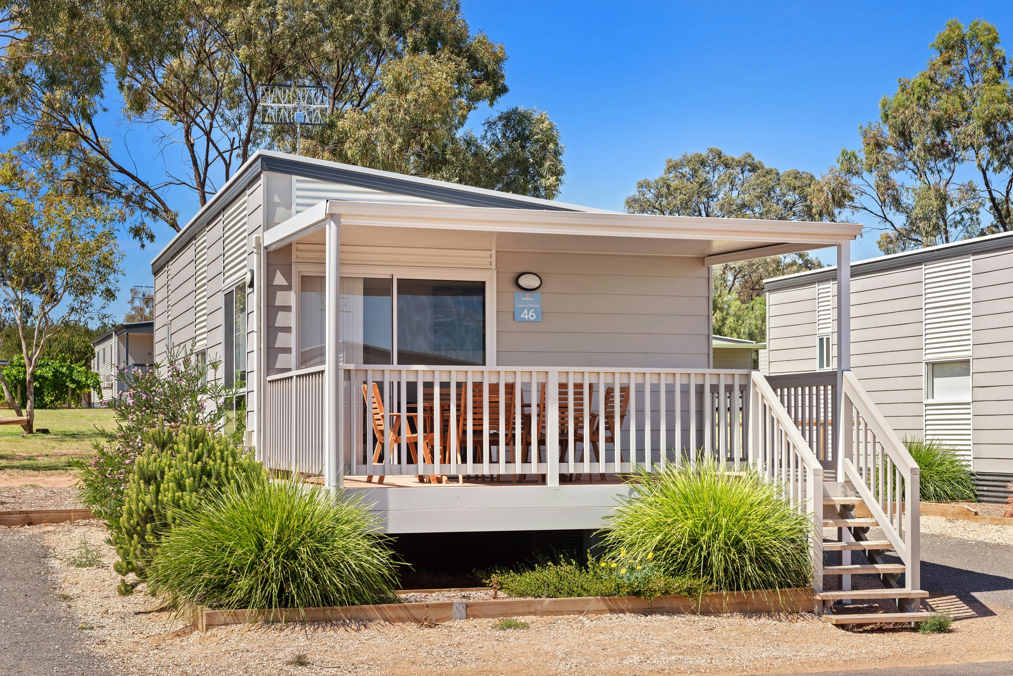 Deluxe 2 Bedroom Lakeview Cabin - Sleeps 6 | Discovery Parks - Lake ...