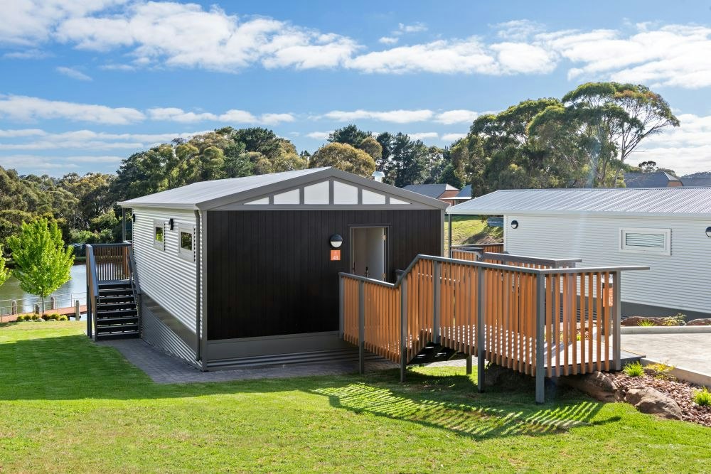 Deluxe 2 Bedroom Cabin - Sleeps 4 | Discovery Parks - Hahndorf Caravan ...