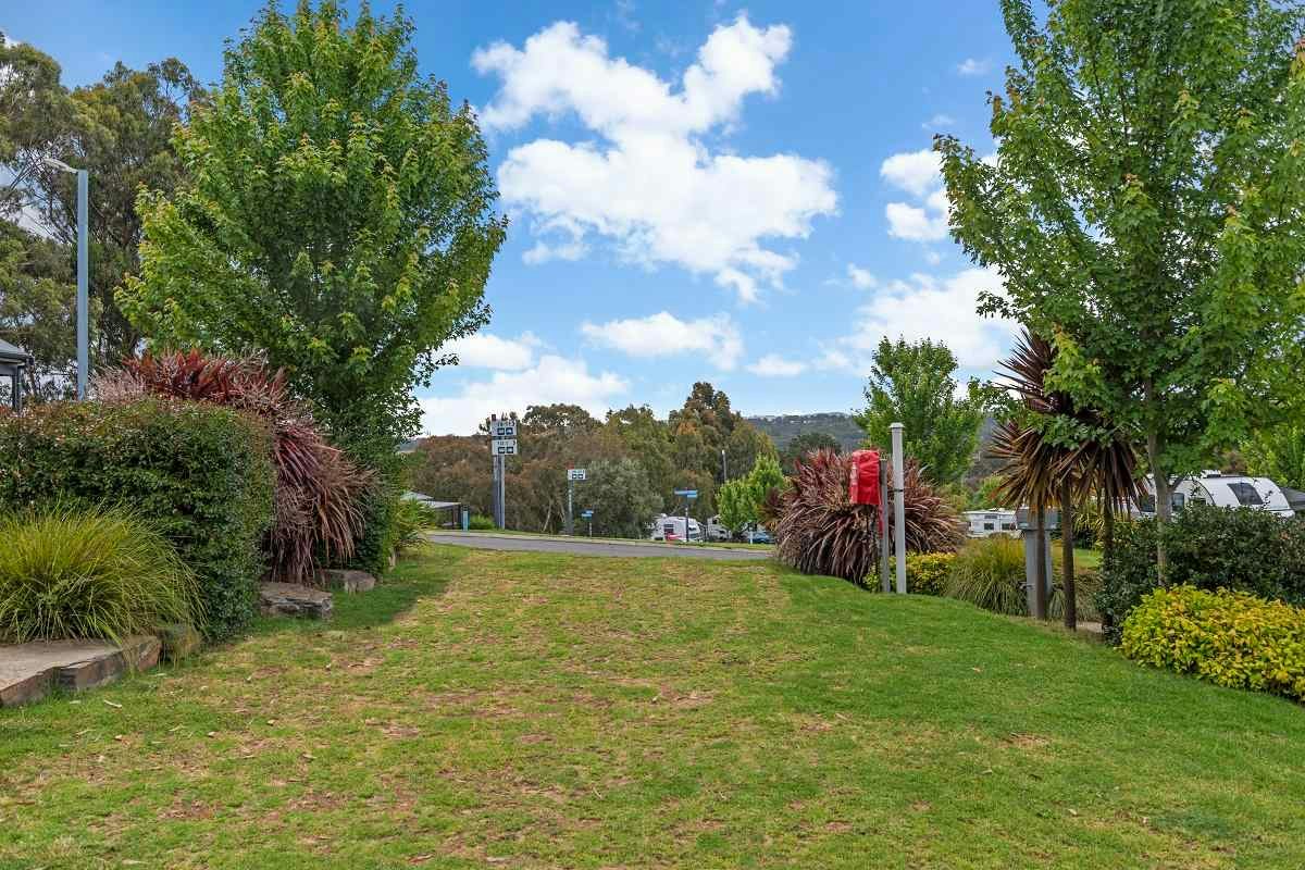 Powered Drive-Thru Site | Discovery Parks - Hahndorf Caravan & Holiday Park