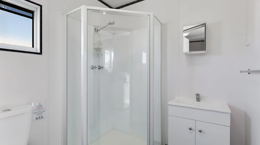 Studio Rooms White | Roma Big Rig Tourist Park | G'day Parks