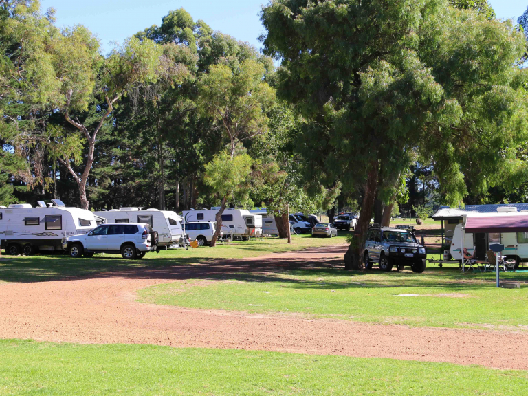 Fontys Pool & Caravan Park - 1