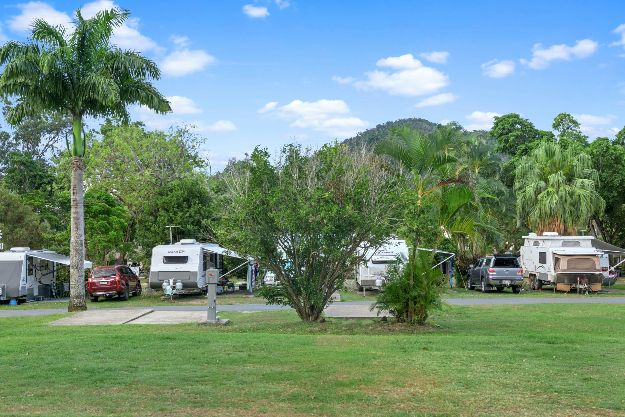 26ft Powered Site - Grass | Discovery Parks - Airlie Beach Caravan ...