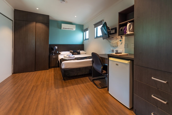 Superior Studio Access Cabin