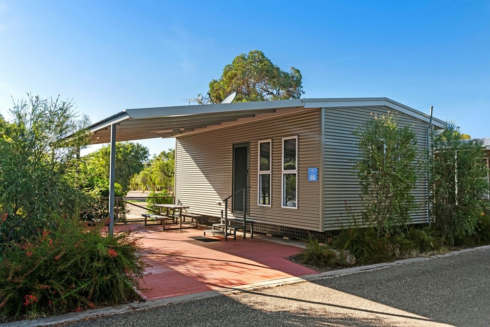 Deluxe Studio Cabin | Discovery Parks - Alice Springs Caravan & Holiday ...