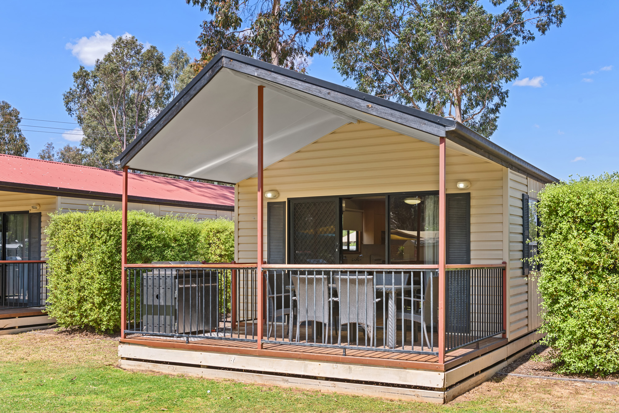Superior 2 Bedroom Spa Cabin - Sleeps 6 | Discovery Parks - Moama West ...