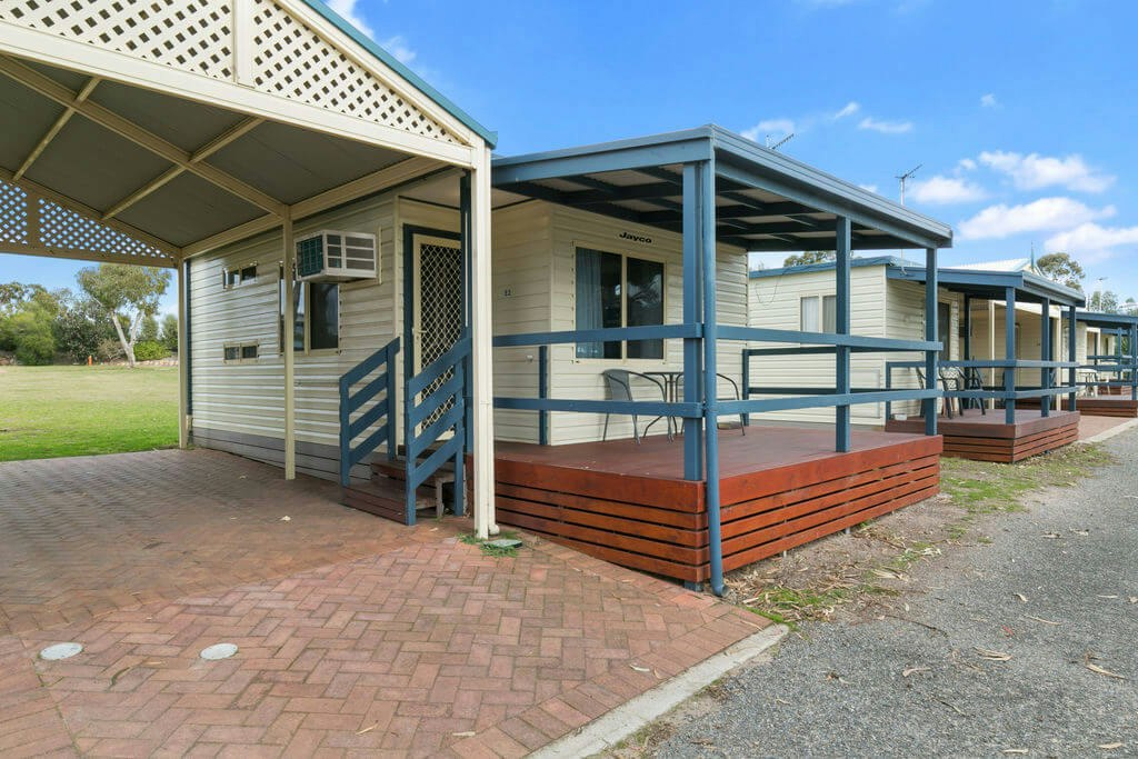 Standard 2 Bedroom Cabin - Sleeps 6 | Discovery Parks - Coffin Bay ...