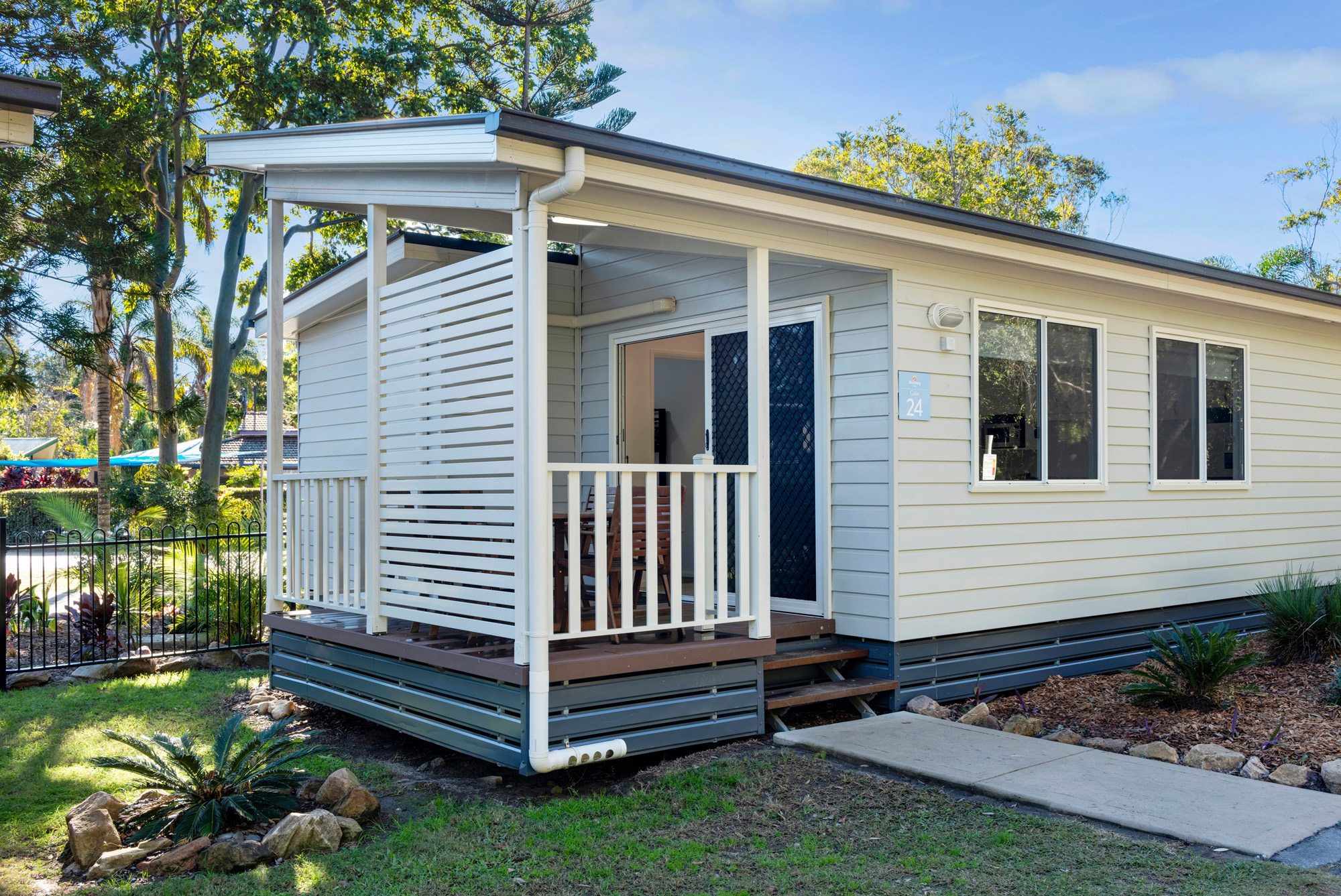 Superior 2 Bedroom Duplex Cabin - Sleeps 6 | Discovery Parks - Emerald ...