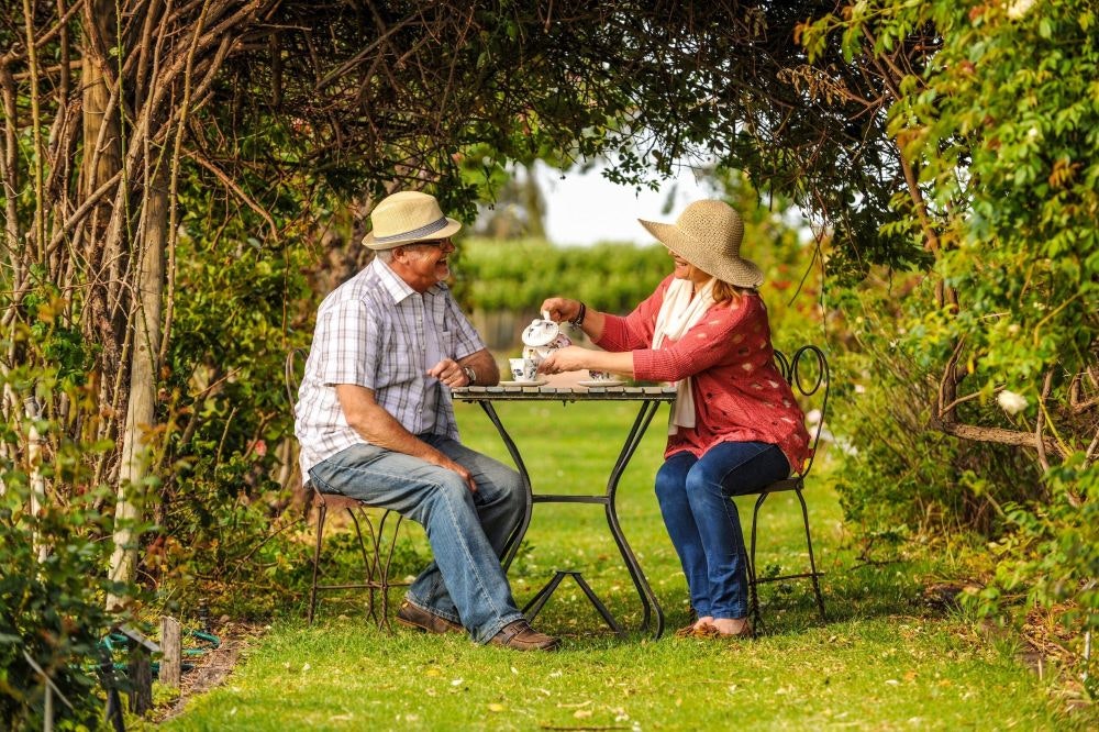 2 people drinking tea in Ruston’s Rose Garden
