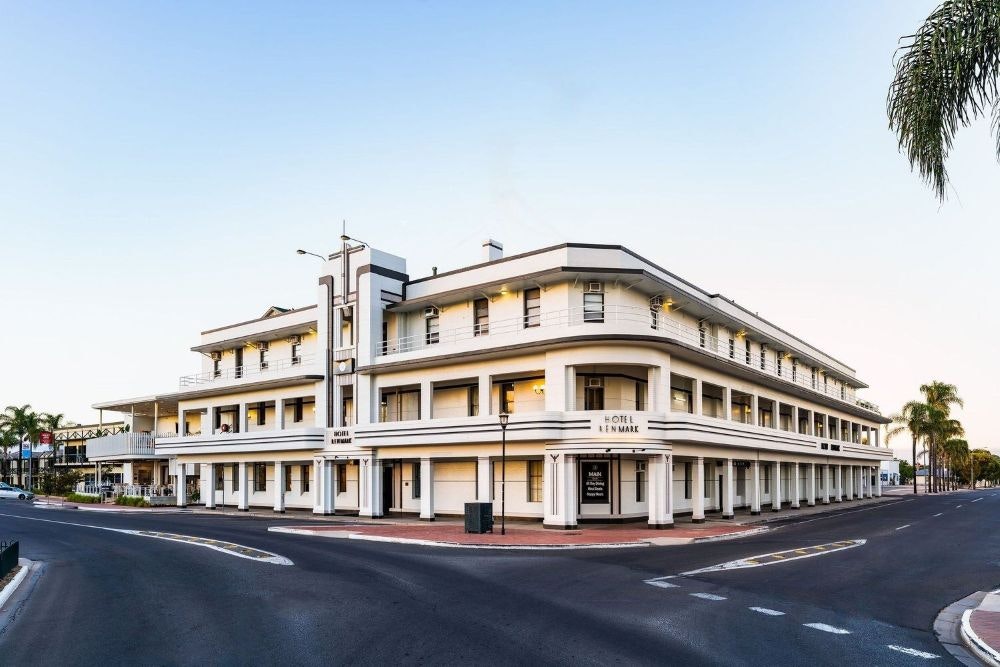 Hotel Renmark exterior