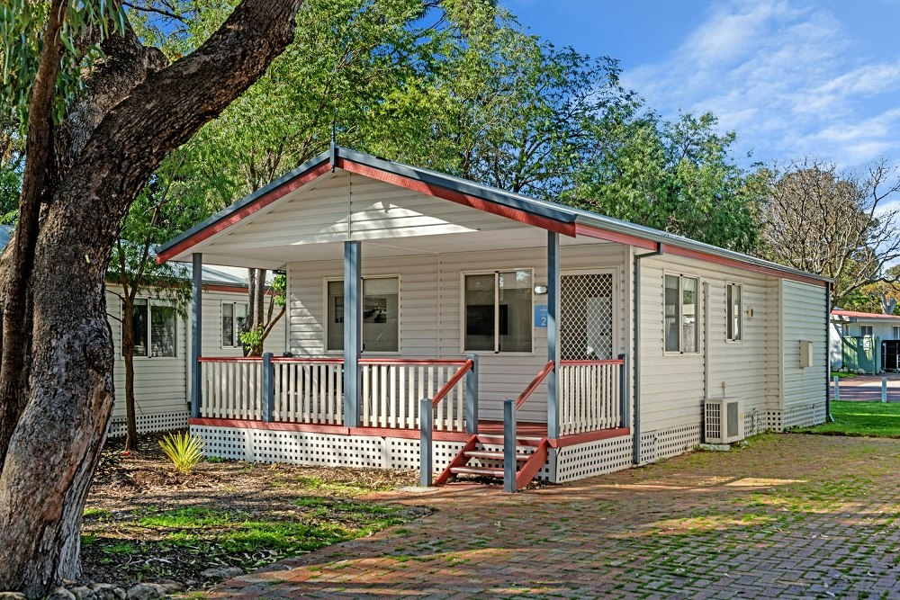 Superior 2 Bedroom Cabin - Sleeps 6 | Discovery Parks - Woodman Point ...
